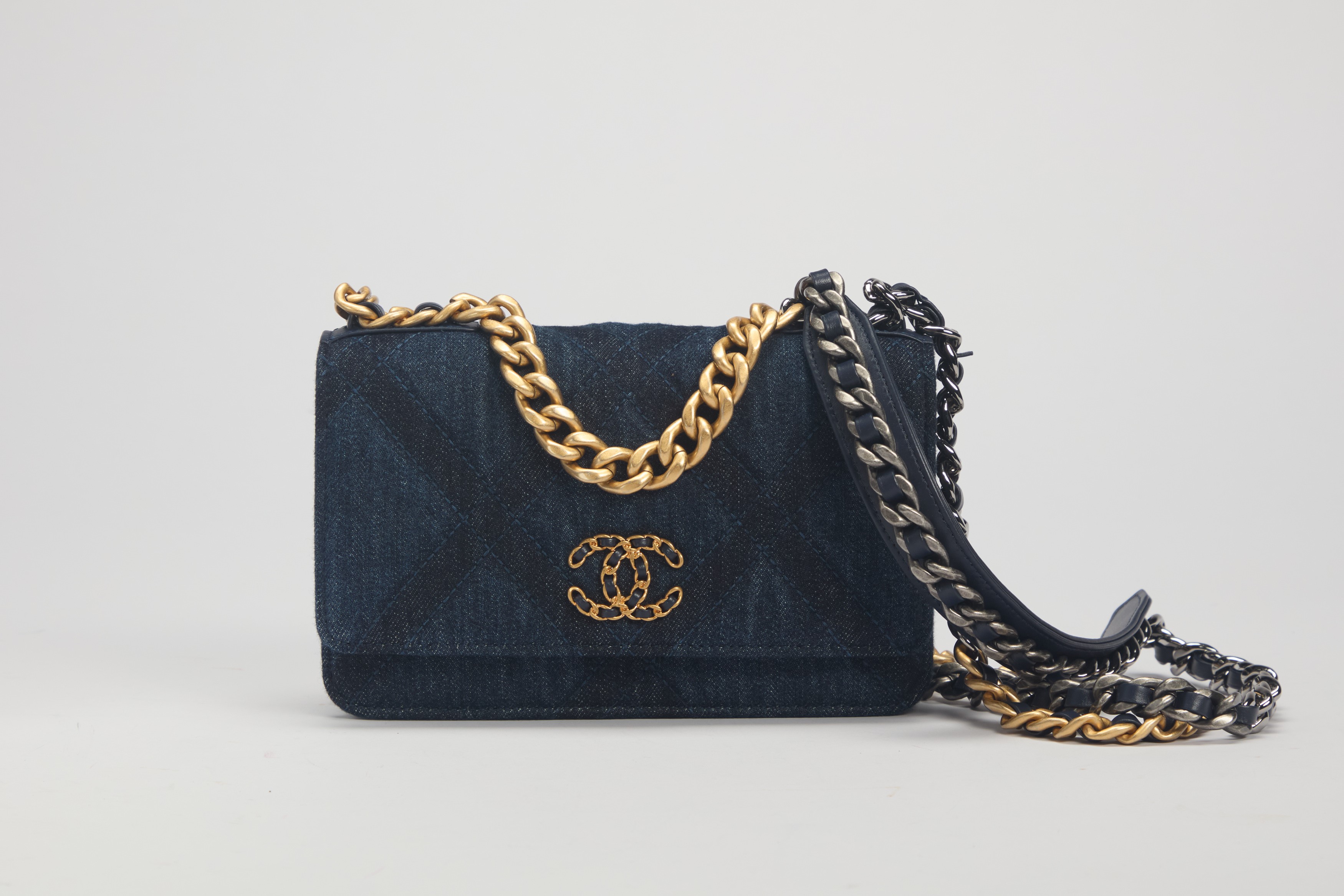 Chanel - Wallet on Chain 2023 | Luxury Fashion | Finarte