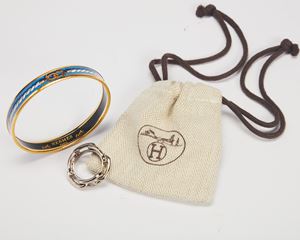 Lotto composto da un bracciale e un anello per foulard