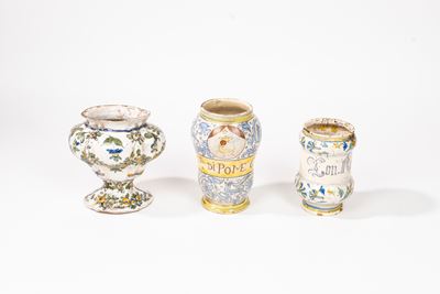 Lotto Composto da Due Albarelli e un Vaso in Maiolica Policroma, Secoli XVIII - XIX
