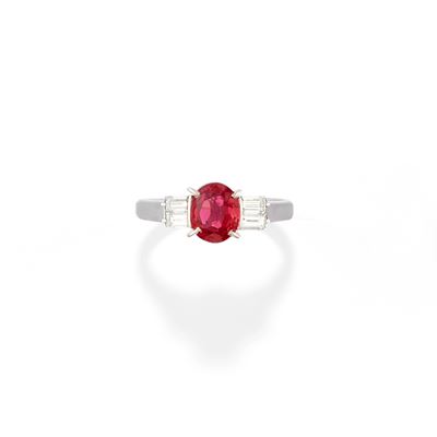 Anello con Rubino