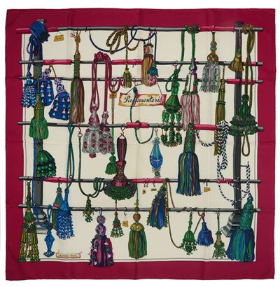 Marie-Françoise Héron, Foulard in seta con bordi color lampone
