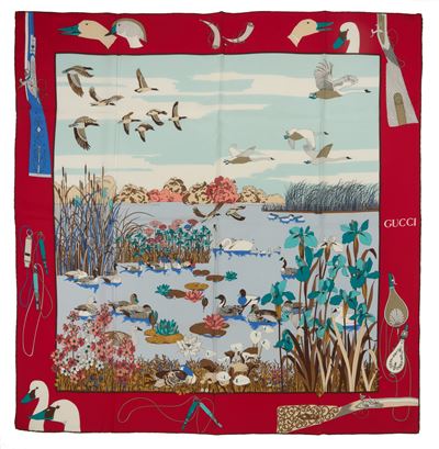 Foulard Primavera al Lago, crepe di seta con motivo bianco e azzurro