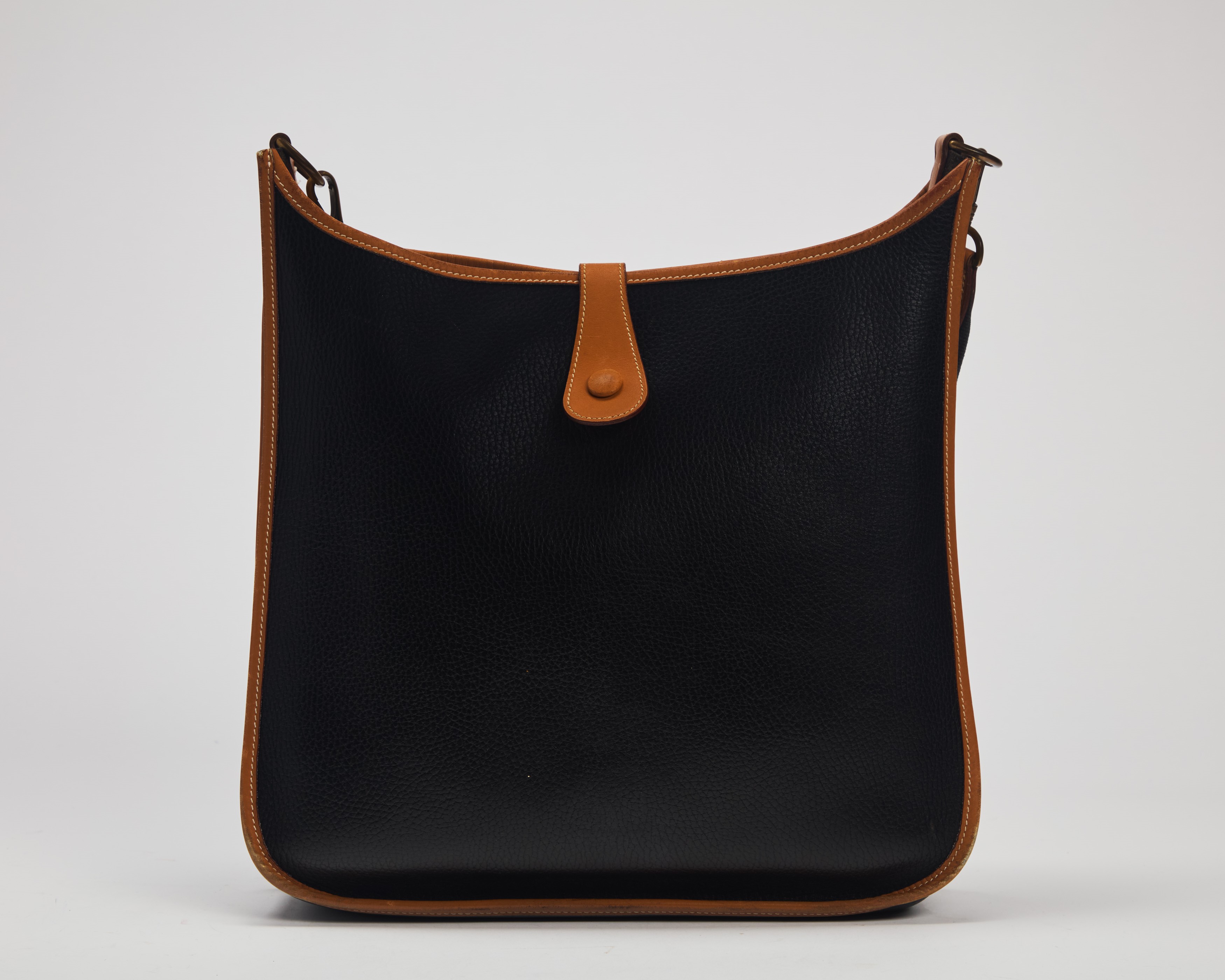 Hermès - Borsa Evelyne, pelle togo nera con profili nocciola, 1989