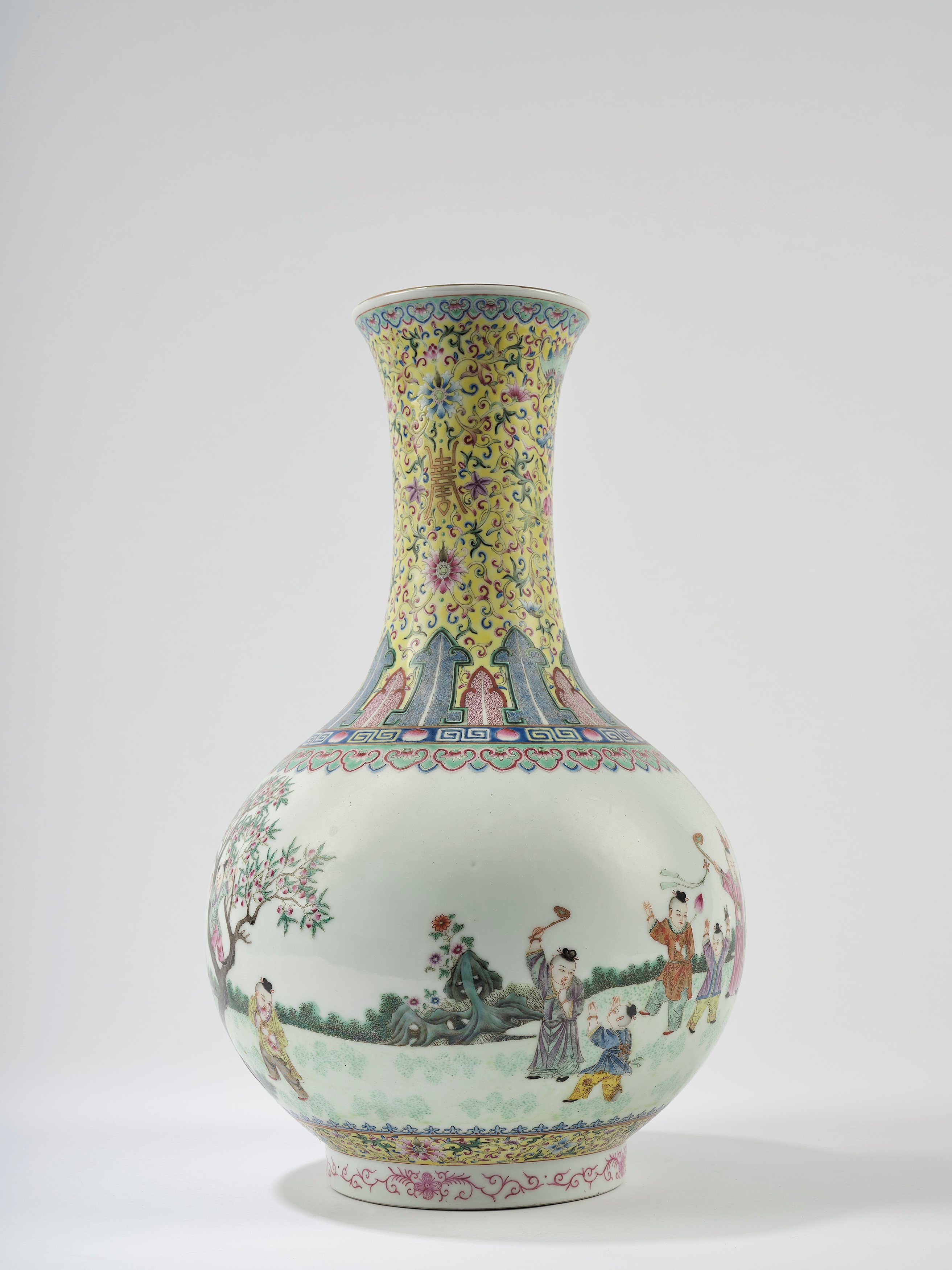 Vaso in porcellana famiglia rosa