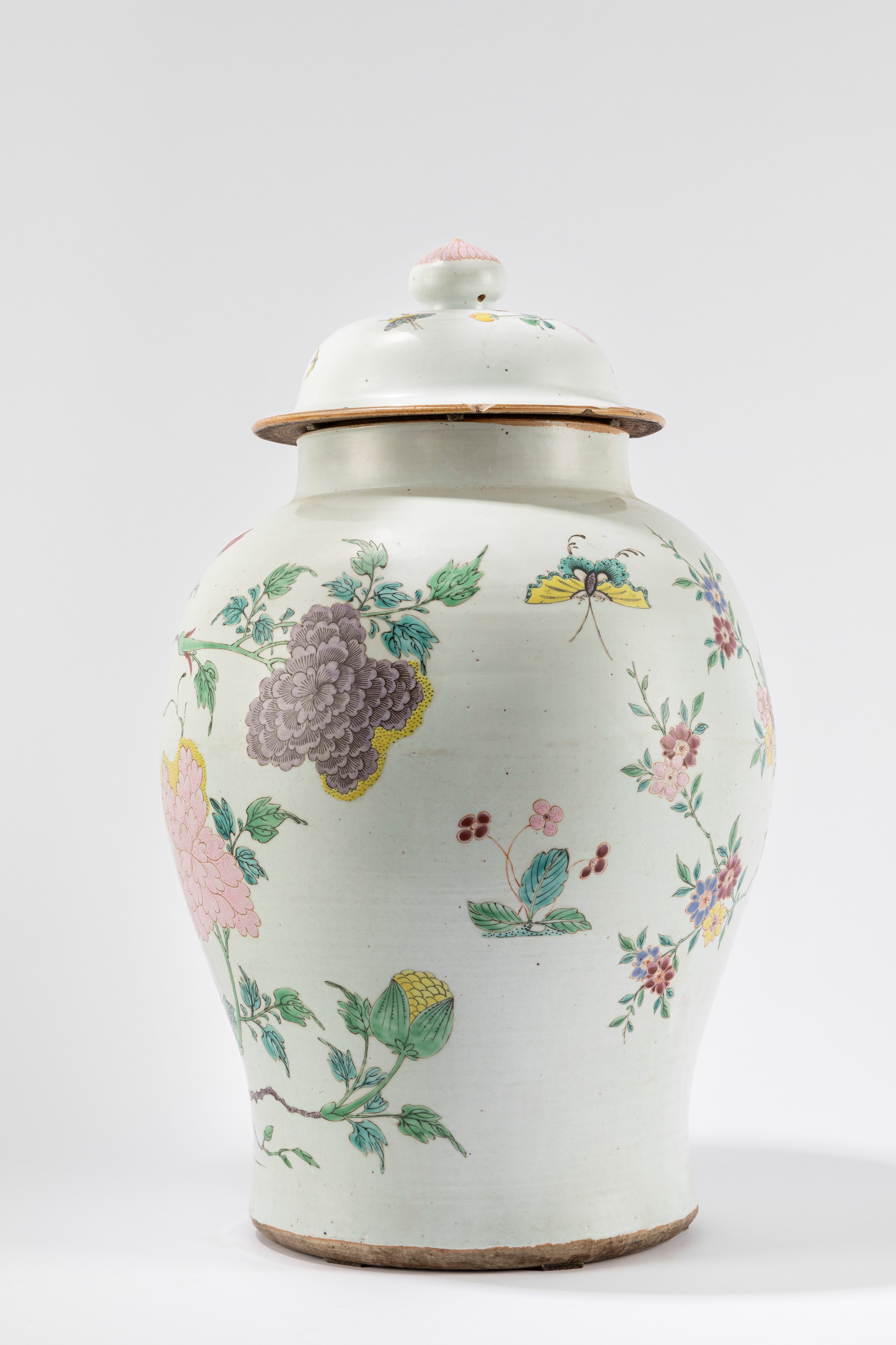 Grande Vaso a balaustra con coperchio in porcellana famiglia rosa