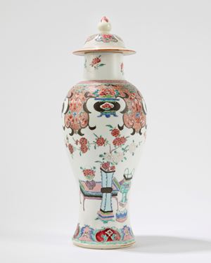 Vaso a balaustra in porcellana famiglia rosa