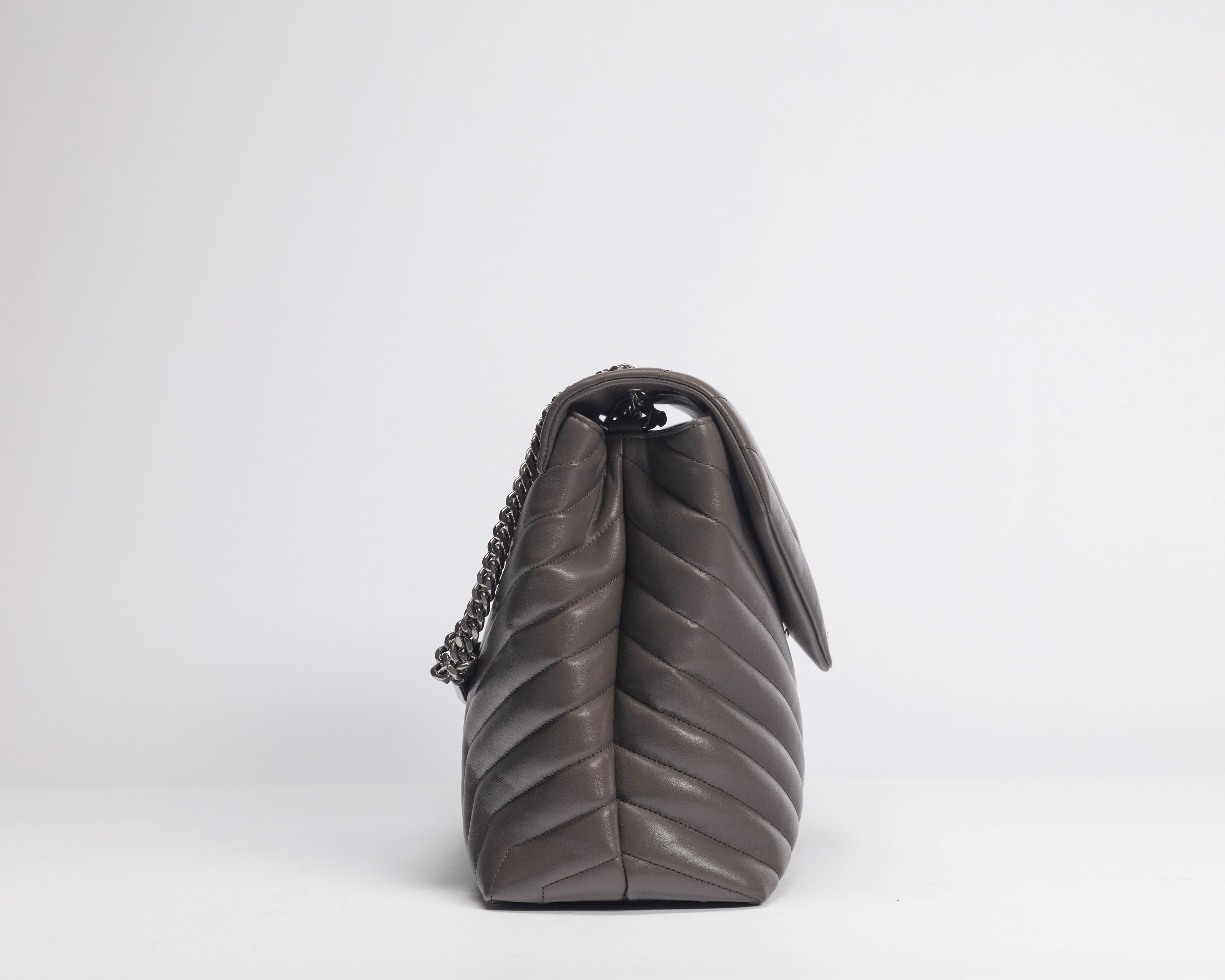 Yves Saint Laurent - Borsa Loulou in pelle grigia con tracolla a catena