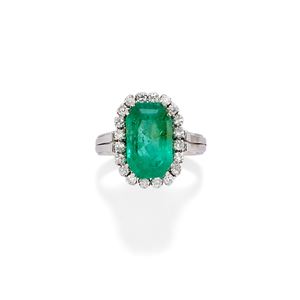 Anello con smeraldo