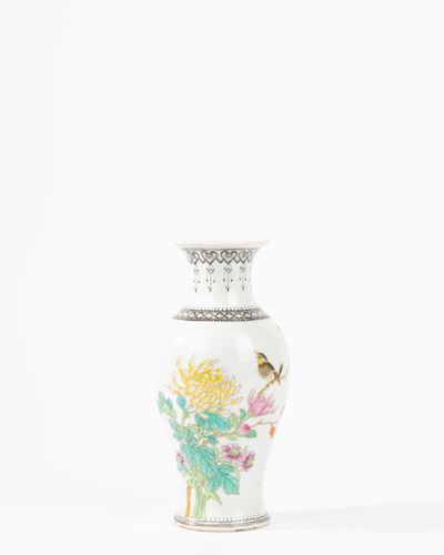 Piccolo Vaso in Porcellana Famiglia Rosa, Cina Secolo XX