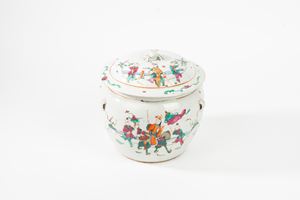 Small jar with lid in porcelain pink family