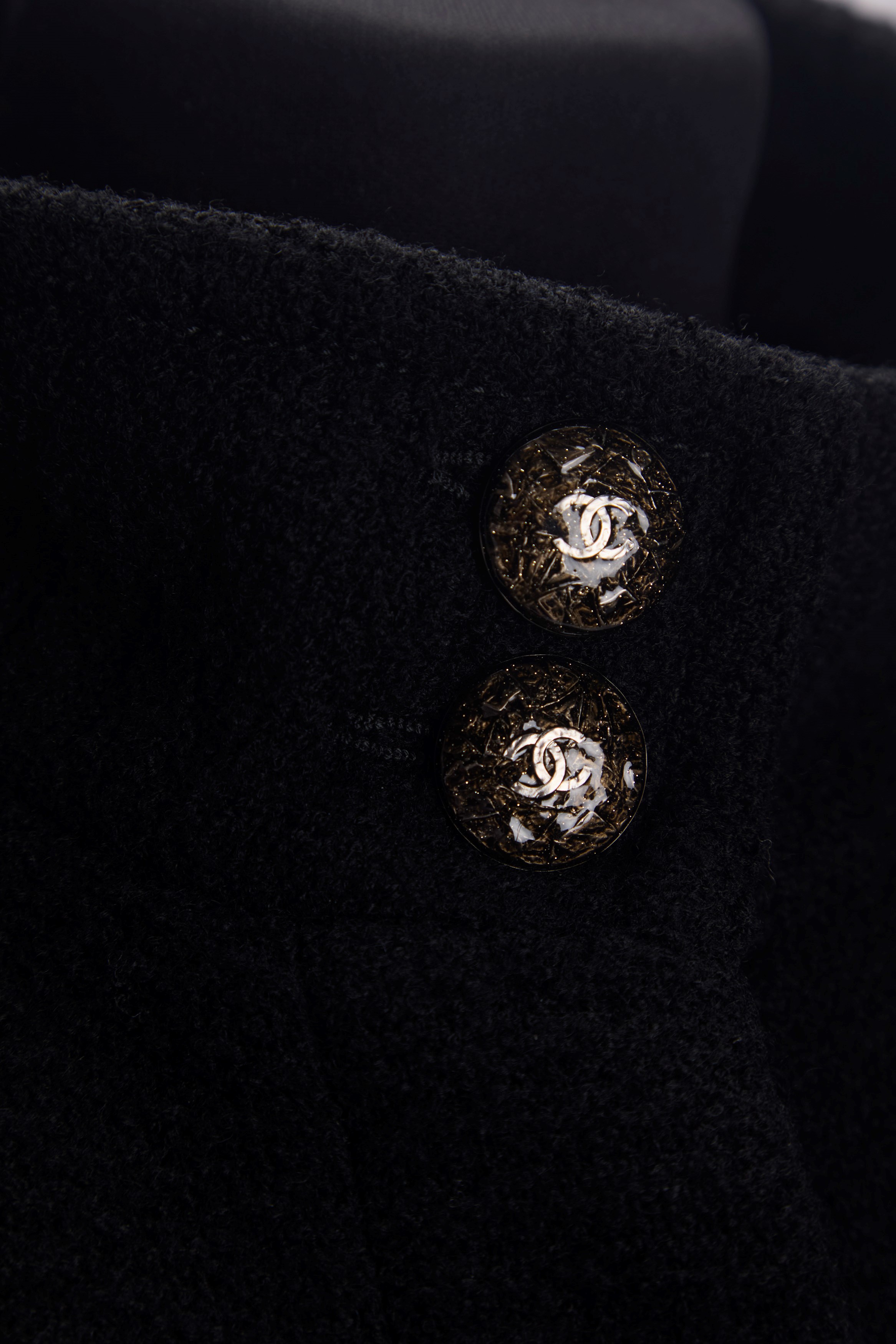 Chanel - Cappotto in lana nera con fodera in seta