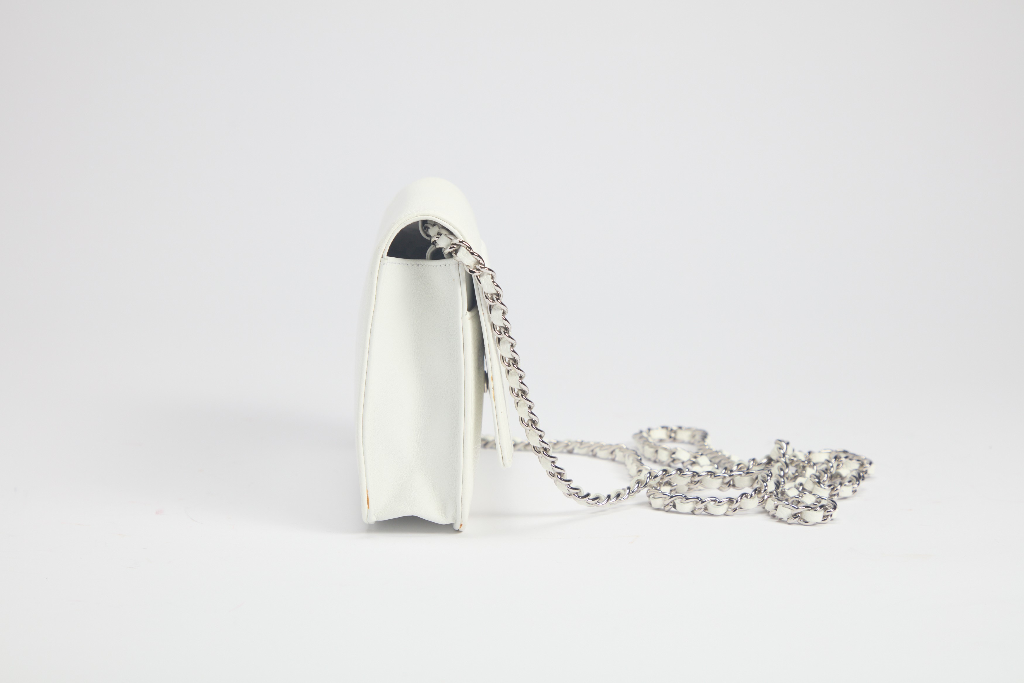 Chanel - Borsa Wallet on Chain in pelle caviar bianca, 2010