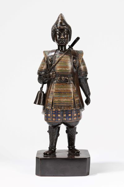 Okimono in bronzo raffigurante un samurai, Giappone, periodo Meiji (1868-1912)
