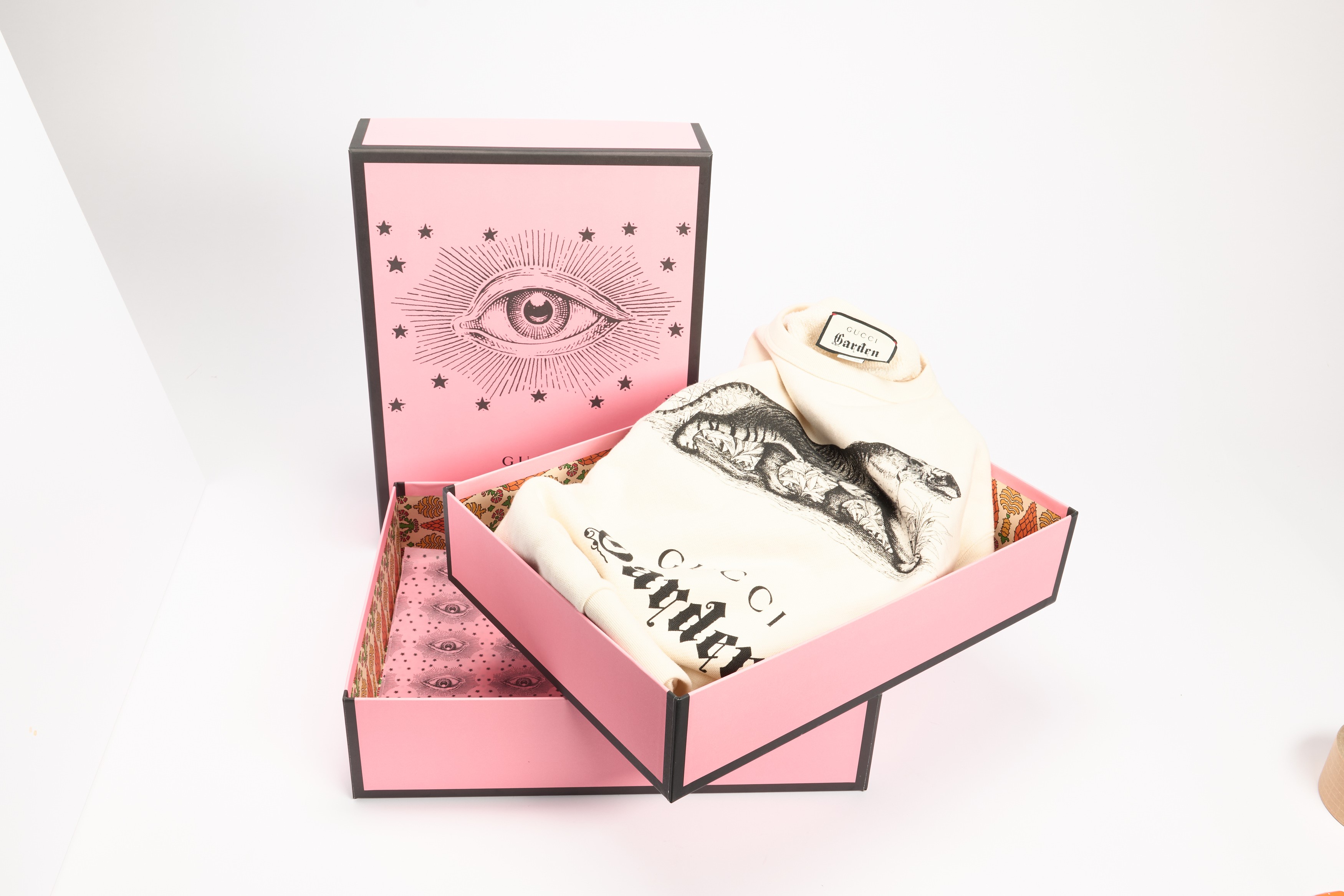 Gucci Garden - Collezione di due felpe in cotone color crema con stampe feline