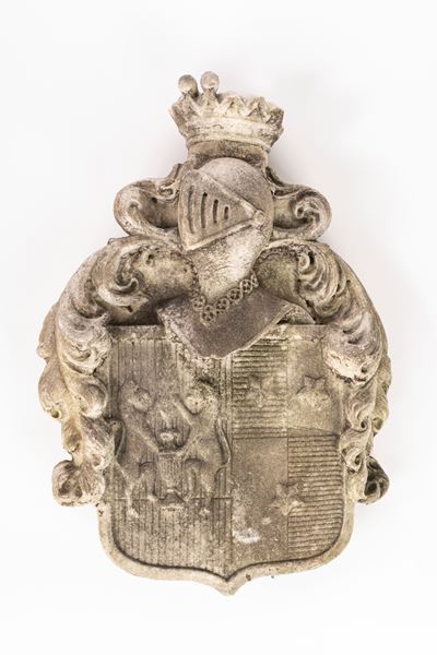 Antico Stemma Araldico in Pietra