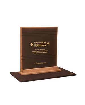 retailer stores display and tray