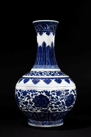 A Blue and white "Shangping" porcelain vase