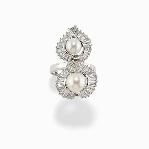 A 18K white gold, cultured pearl and diamond ring, defects