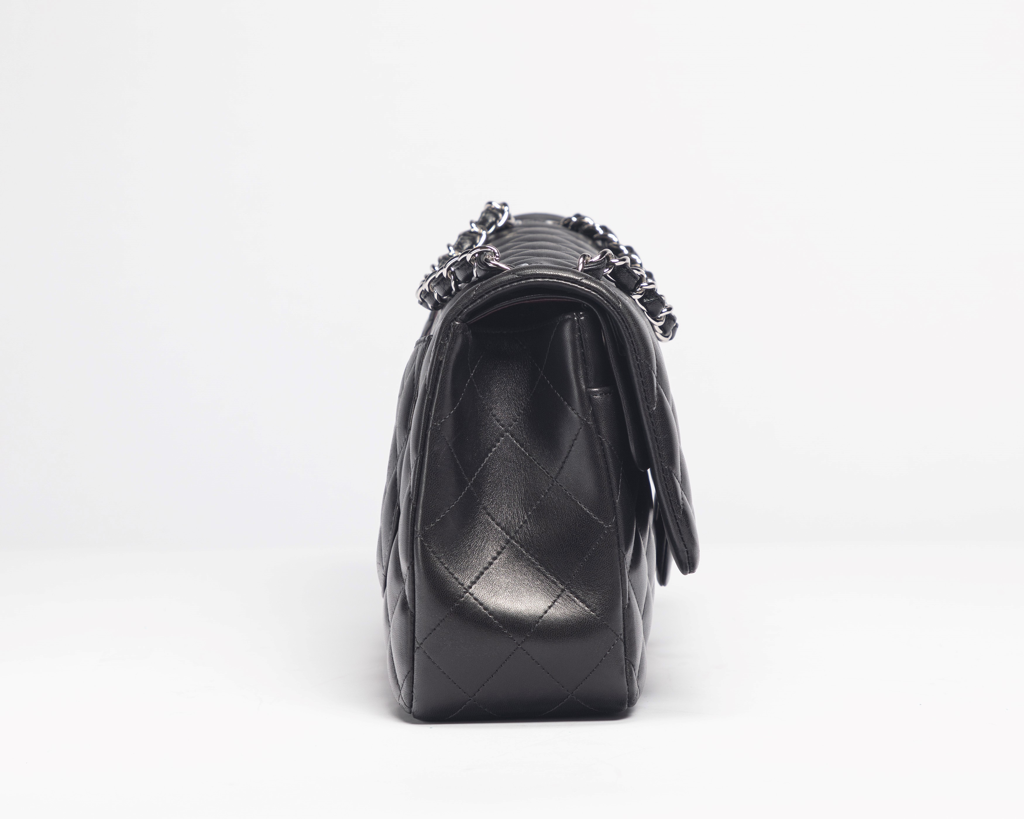 Chanel - Borsa Jumbo, in pelle matelassé nera con tracolla a catena