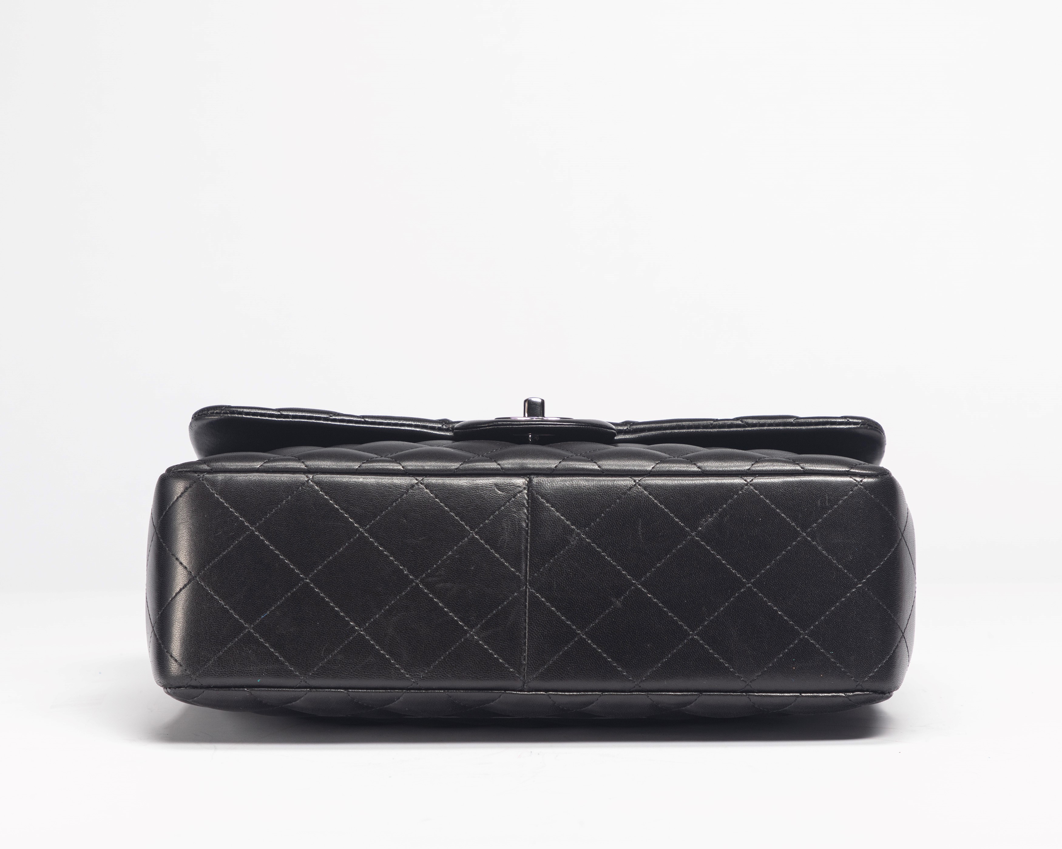 Chanel - Borsa Jumbo, in pelle matelassé nera con tracolla a catena