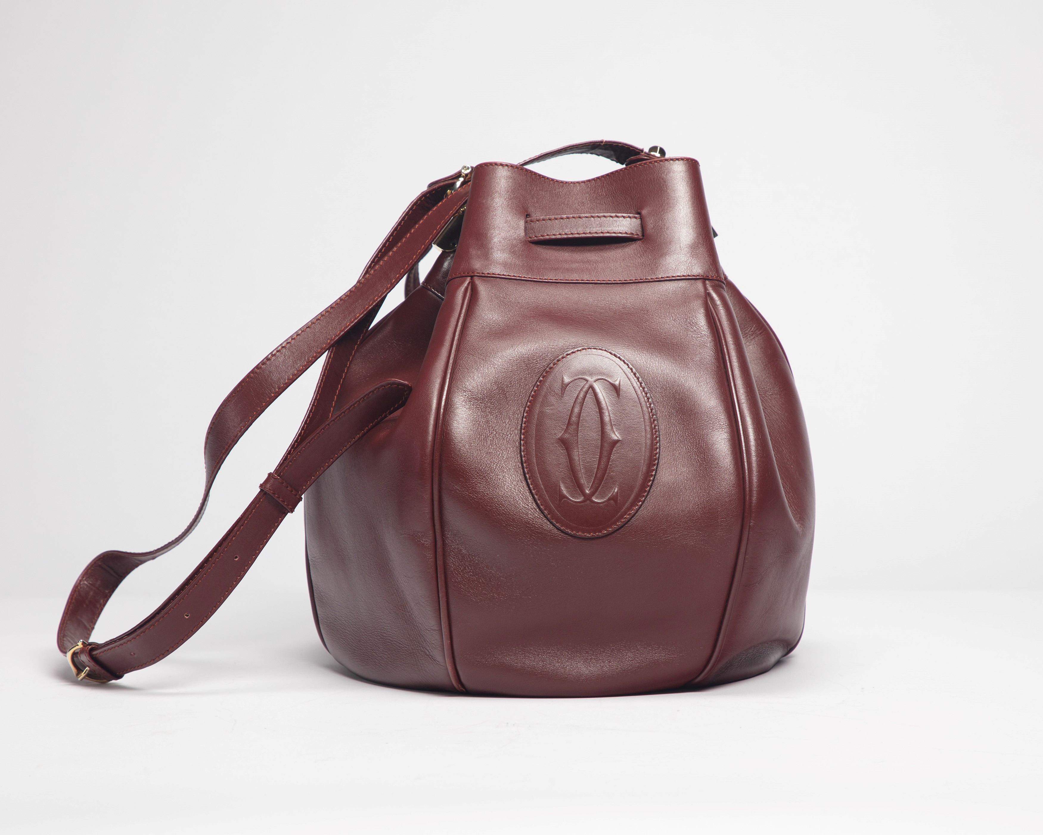 Cartier - Secchiello in pelle burgundy con tracolla regolabile