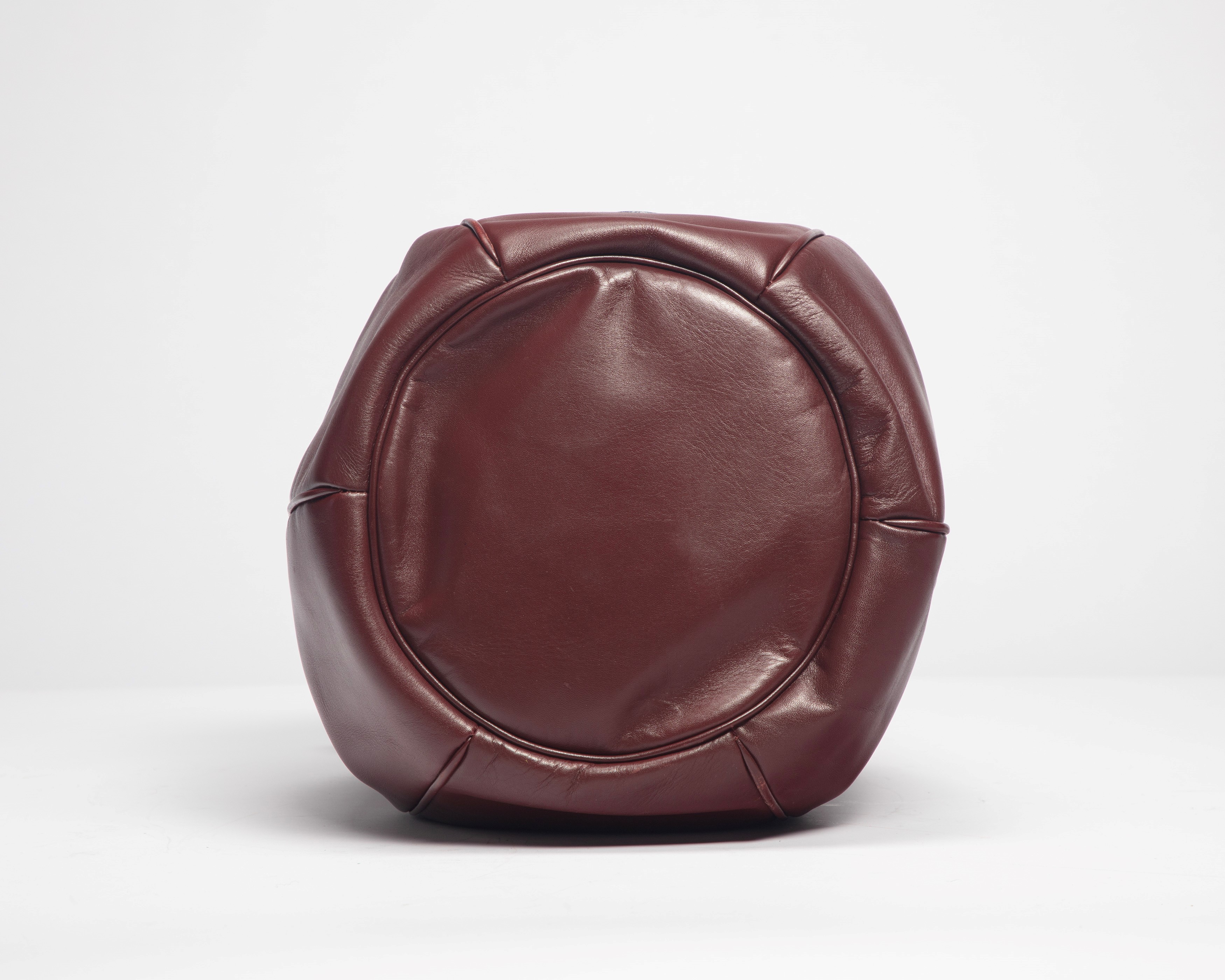 Cartier - Secchiello in pelle burgundy con tracolla regolabile