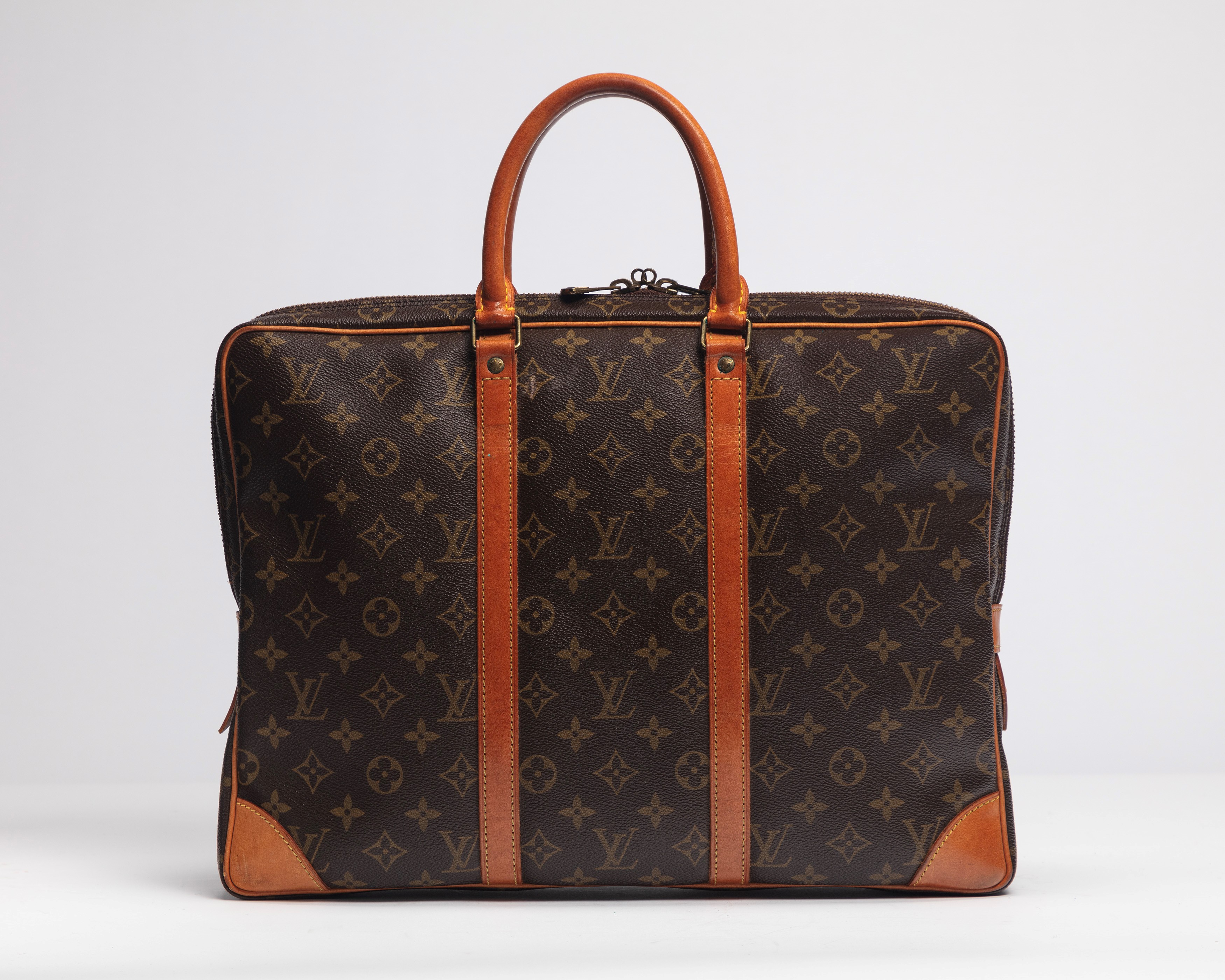 Louis Vuitton - Valigetta in tela monogram con profili in vacchetta e dettagli in metallo, 1986