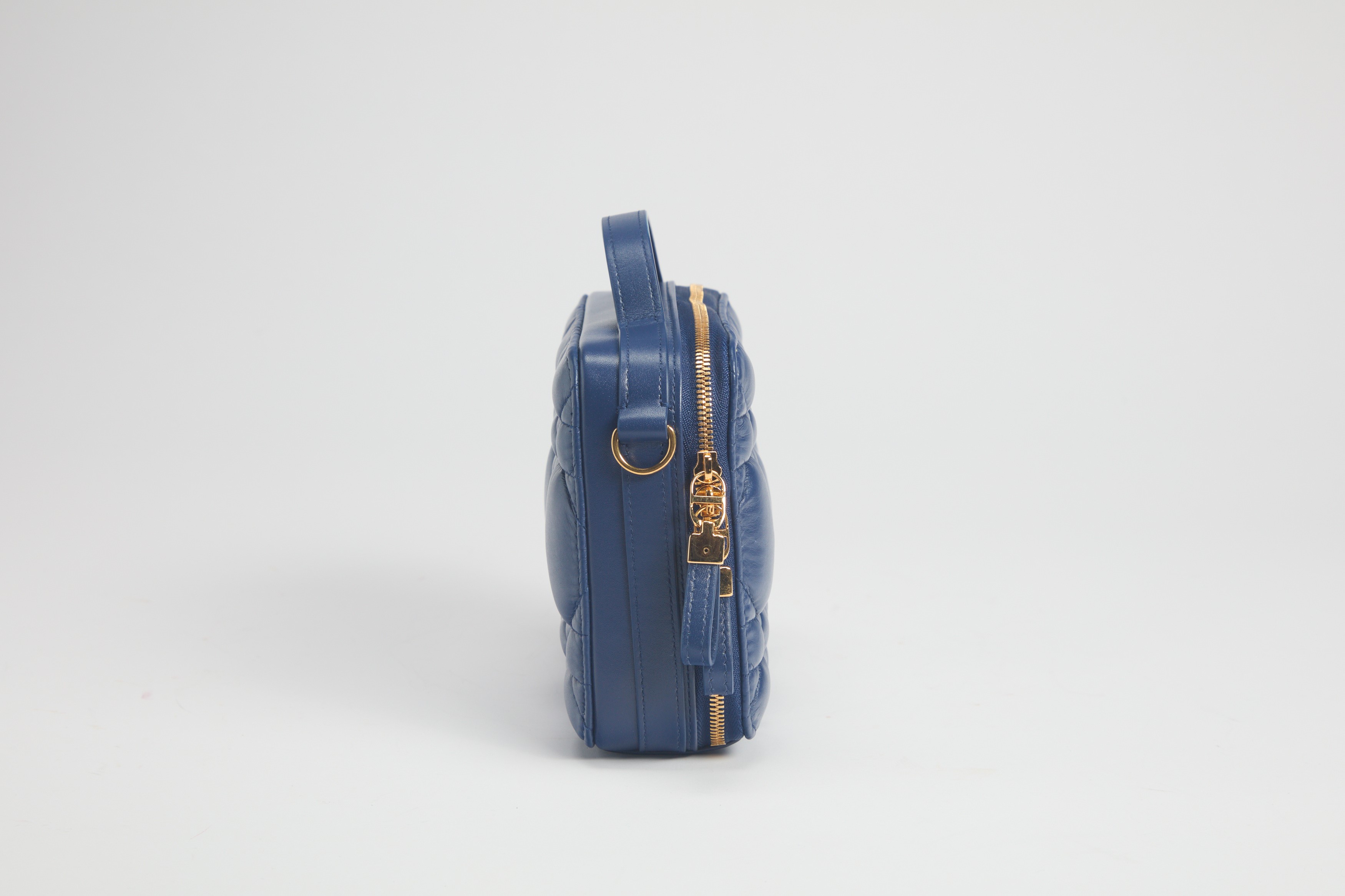 Christian Dior - Pochette in pelle macrocannage blu royal con tracolla a catena