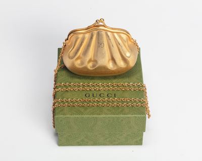 Micro clutch in metallo dorato con tracolla a catena