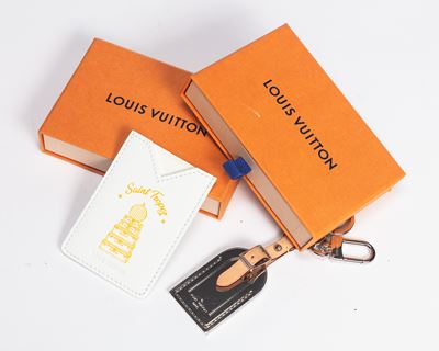 Accessori in pelle e metallo, portapatente e portachiavi