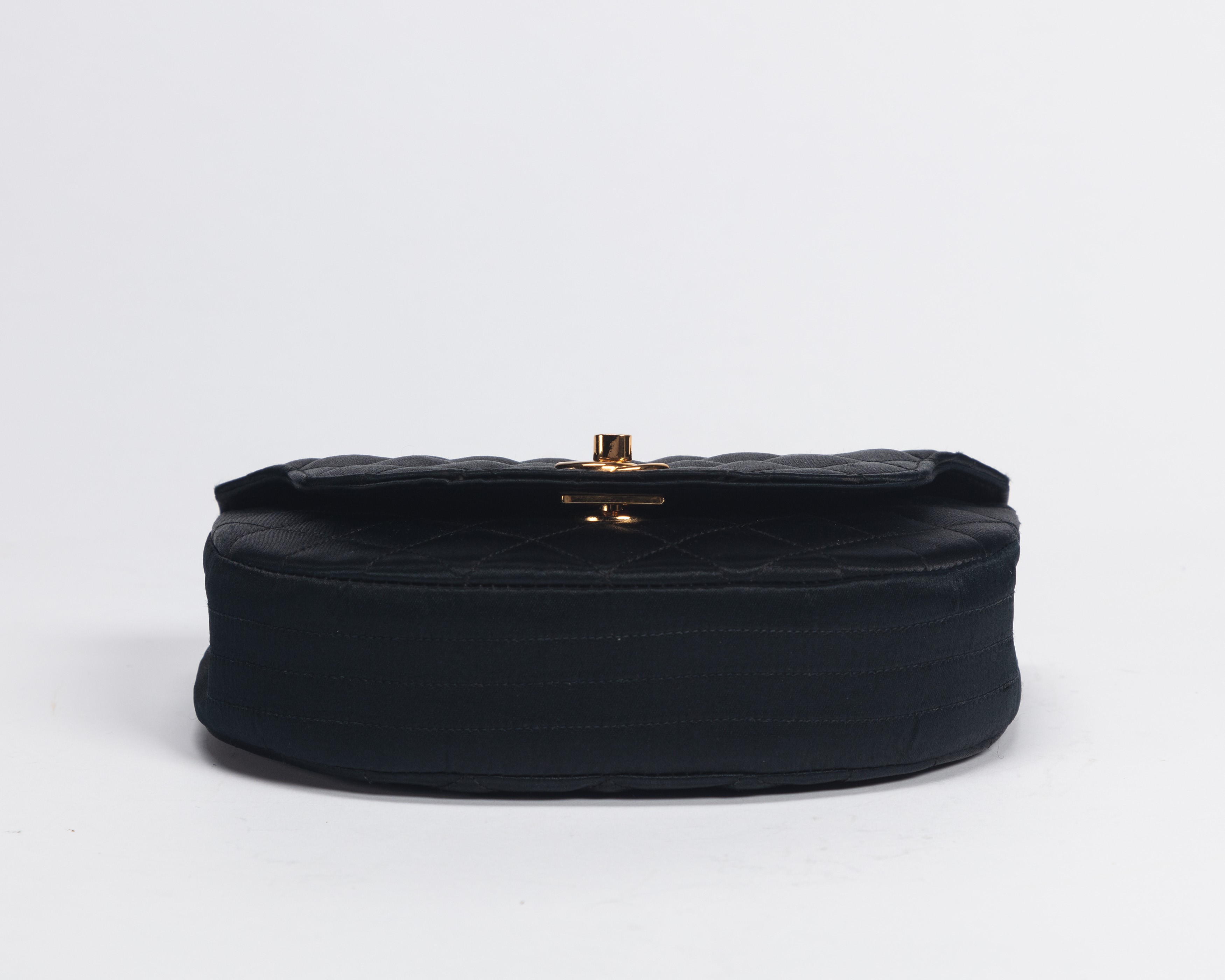 Chanel - Mini bag da sera in raso nero con tracolla a catena, 1989