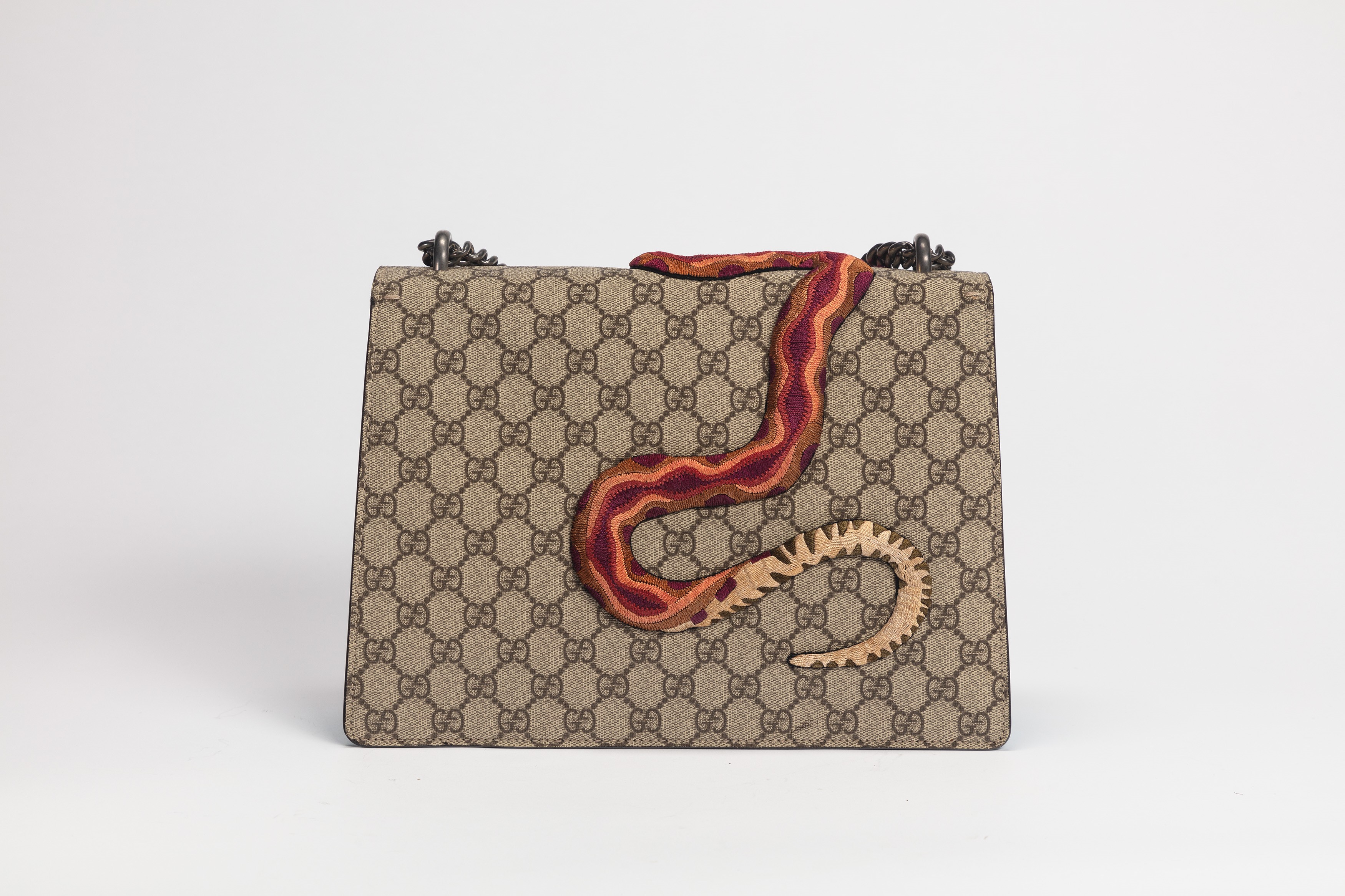 Gucci - Borsa GG Supreme Serpent Geranium Medium Dionysus, tessuto logato con applicazioni florea...