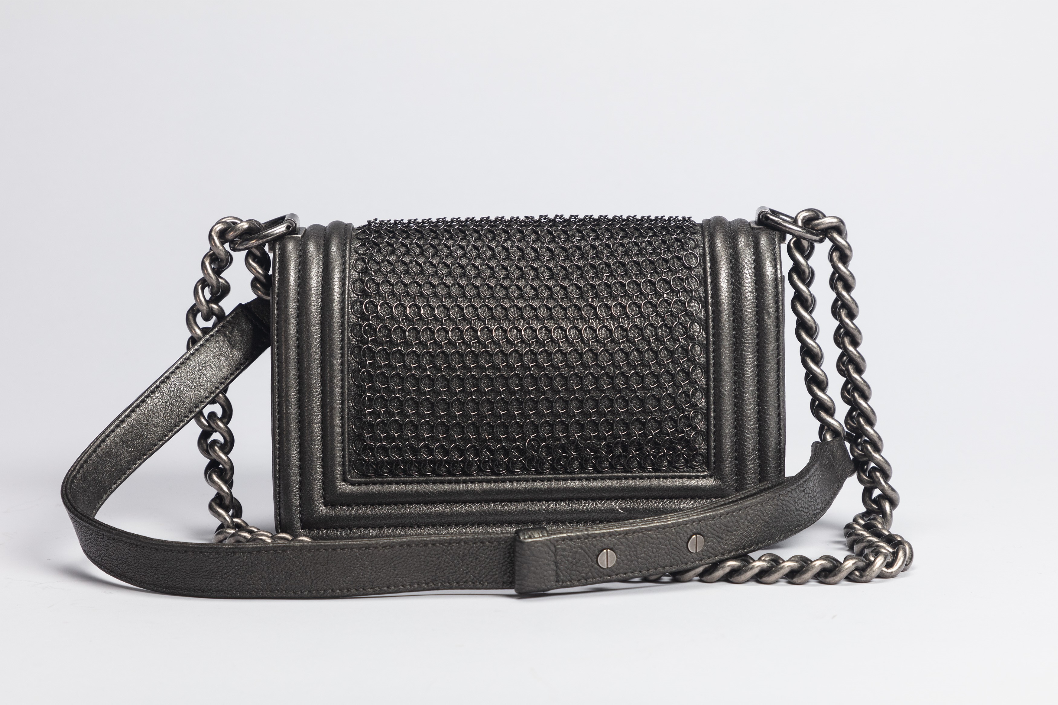 Chanel - Borsa Boy, in pelle color bronzo con inserto a maglia di metallo