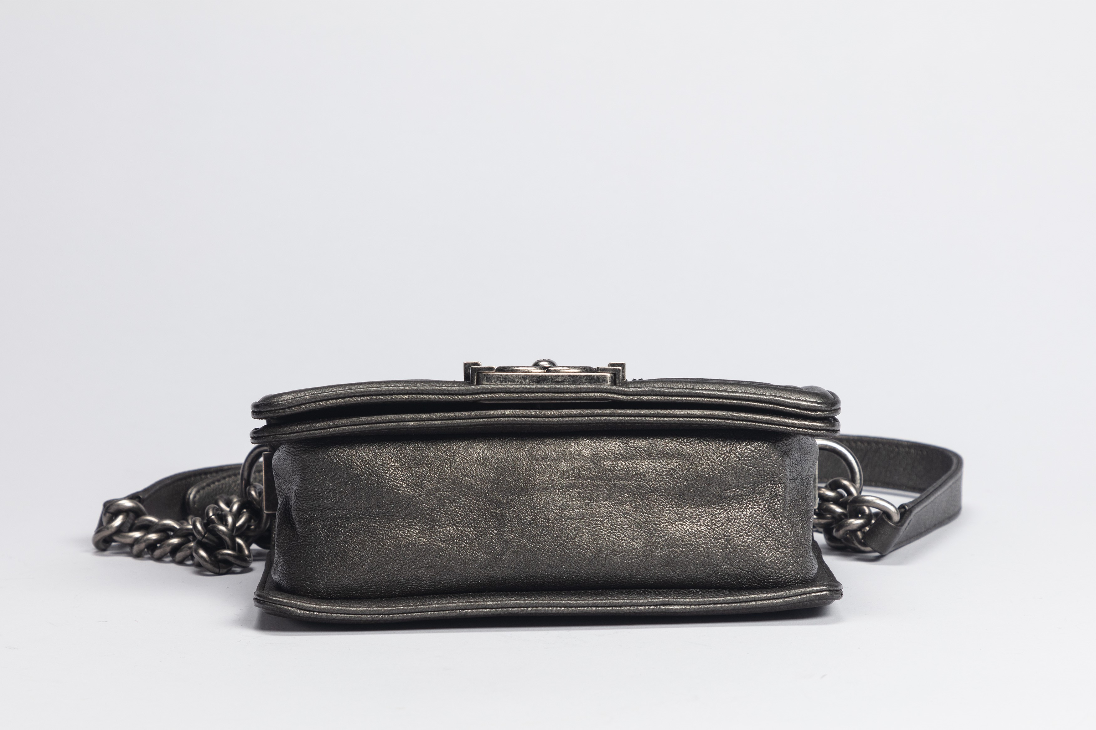 Chanel - Borsa Boy, in pelle color bronzo con inserto a maglia di metallo