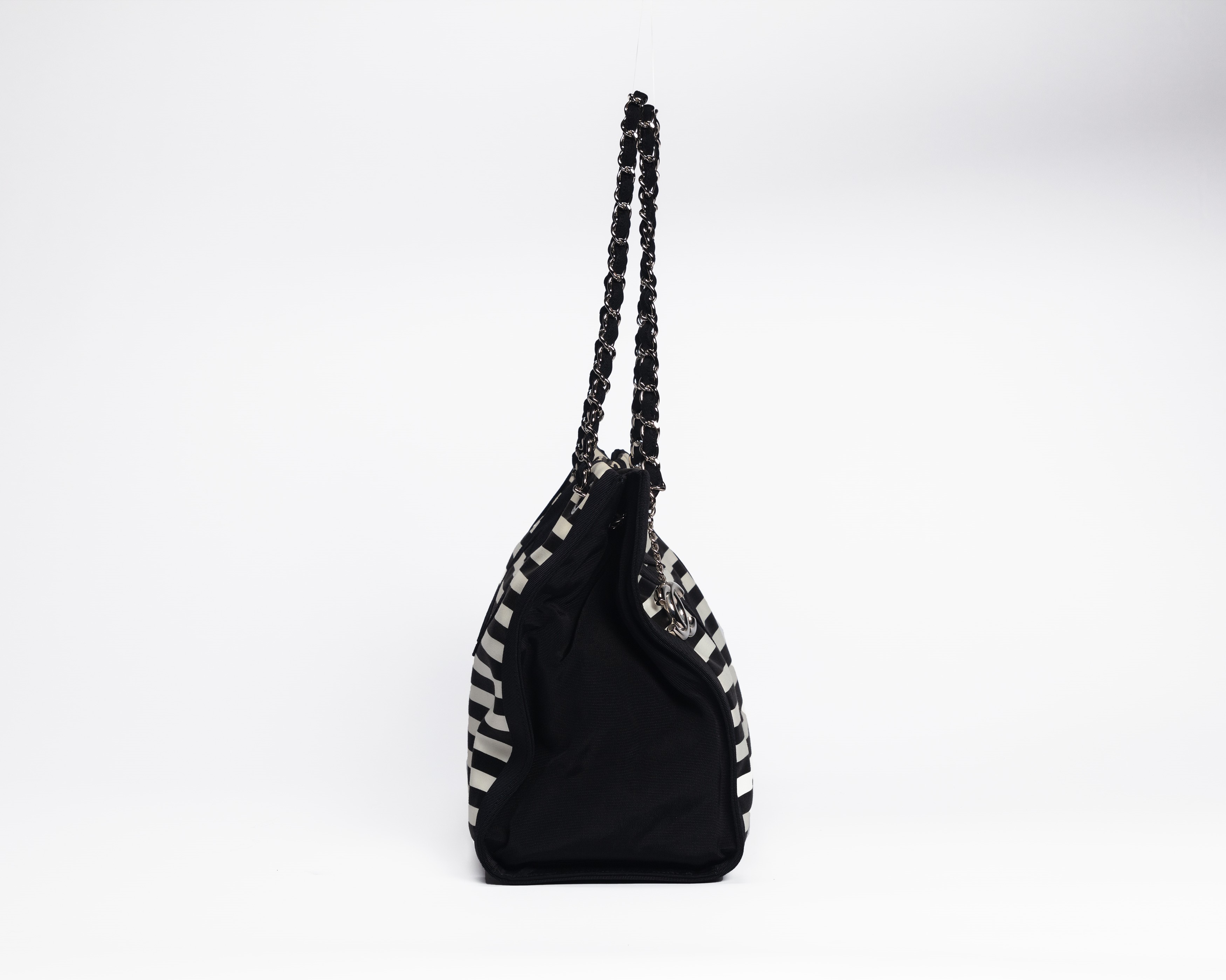 Chanel - Borsa Shopper in tela a righe bianche e nere, 2009