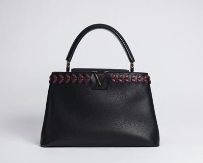 Borsa Capucines, pelle nera con dettagli in bordeaux e metallo dorato, 2017