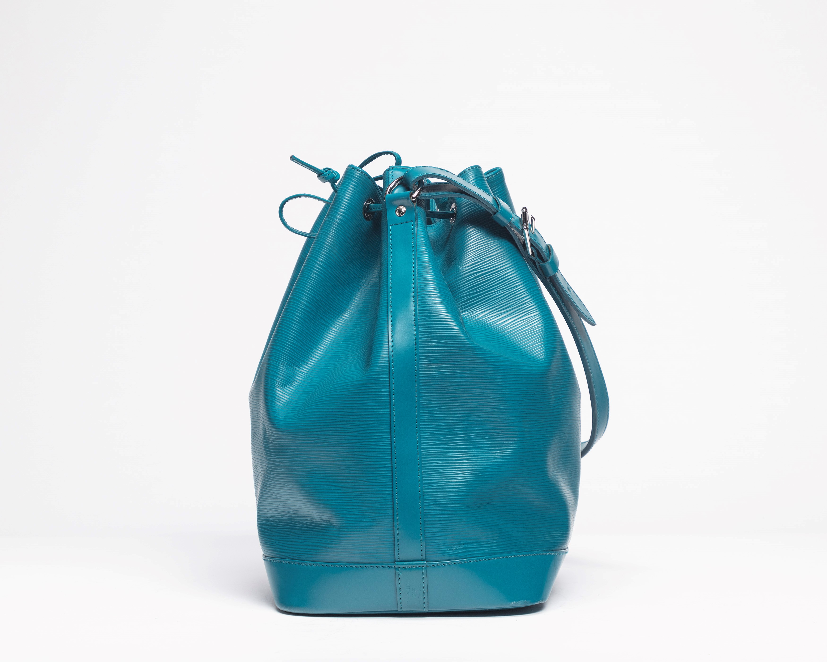 Louis Vuitton - Secchiello Noé, pelle épi blu ottanio con tracolla regolabile, 2013