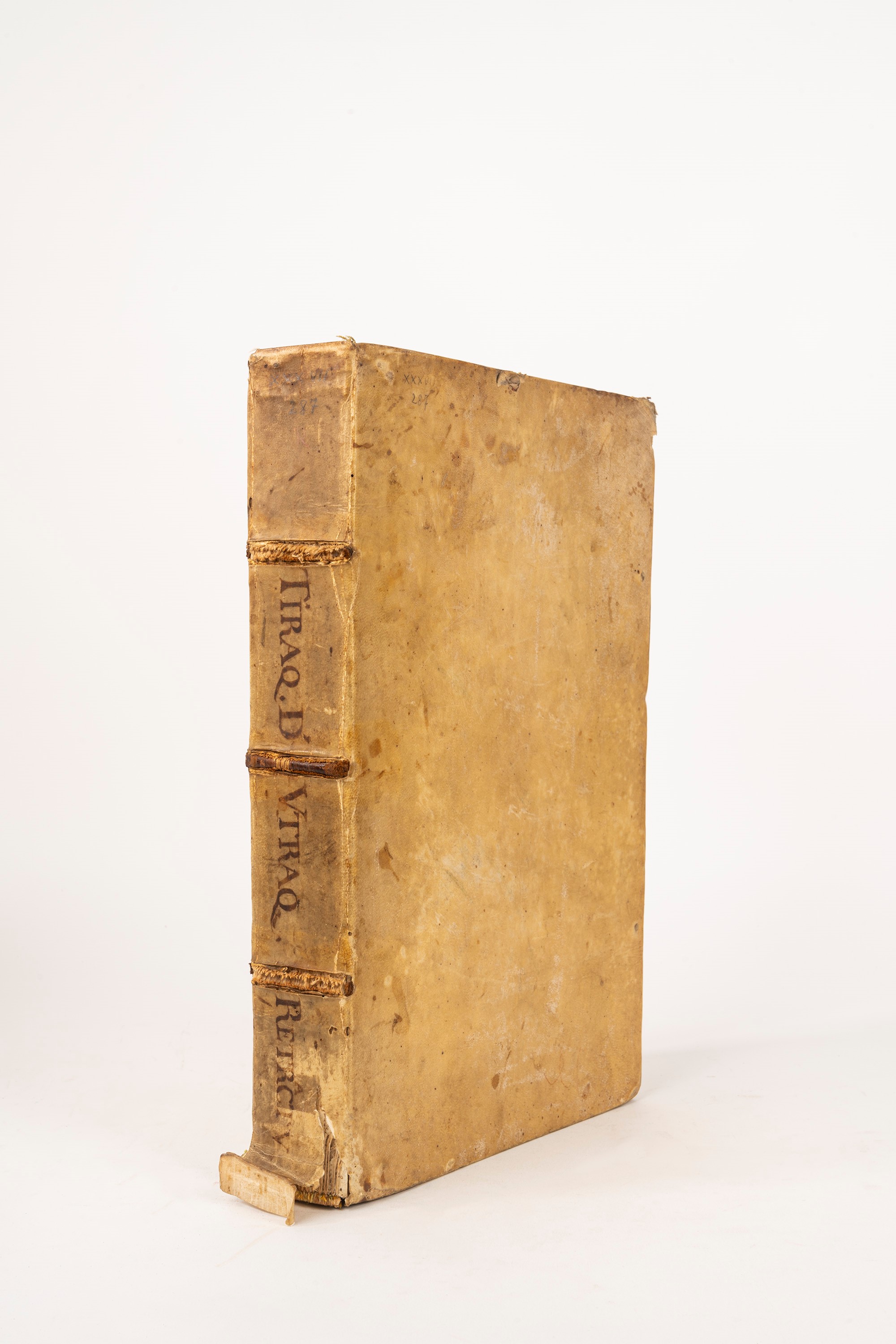 Andreae Tiraquelli regii in curia parisiensi senatoris, Commentarii de nobilitate, et iure primig...