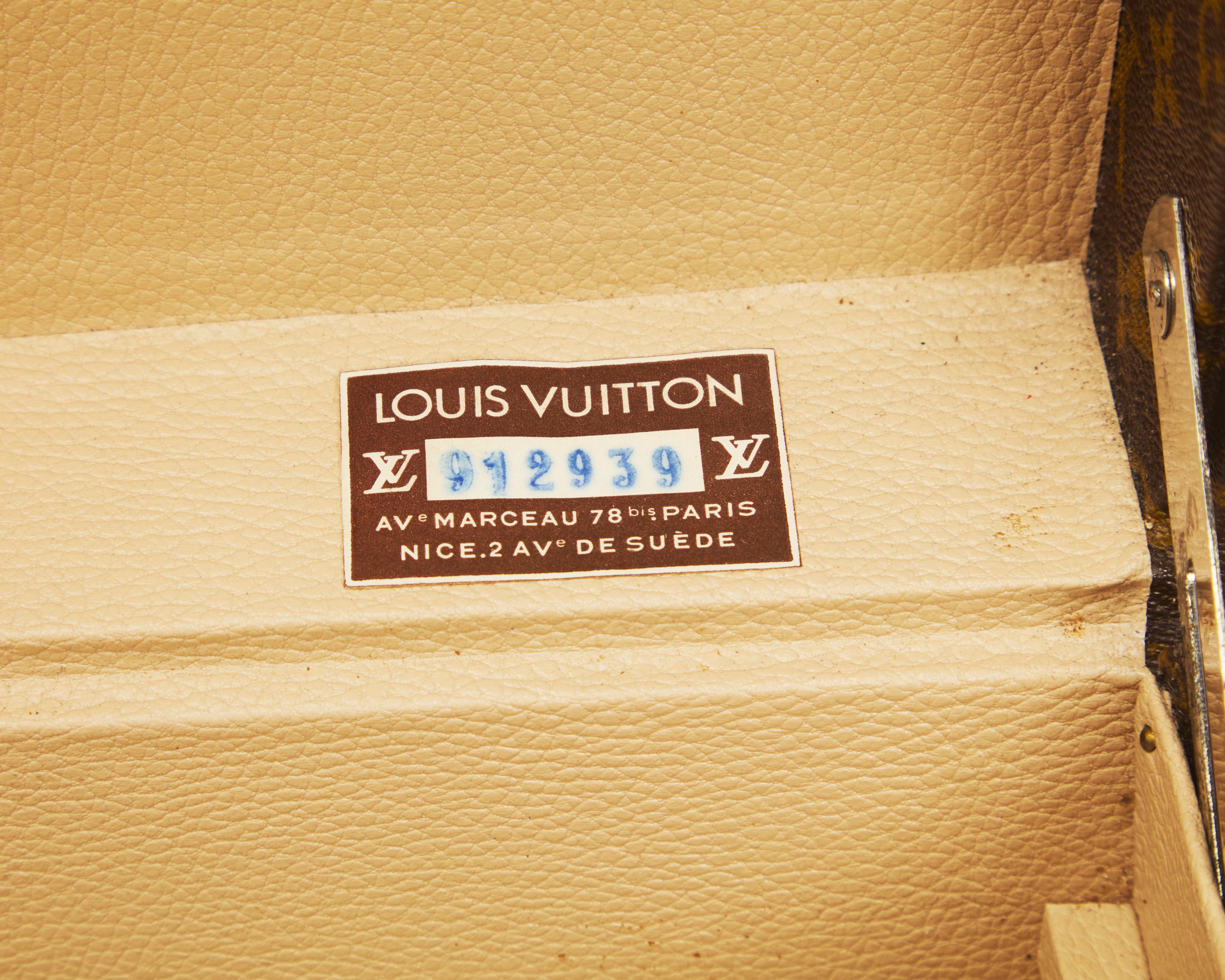 Louis Vuitton - Baule in tela monogram con profili e manico in cuoio