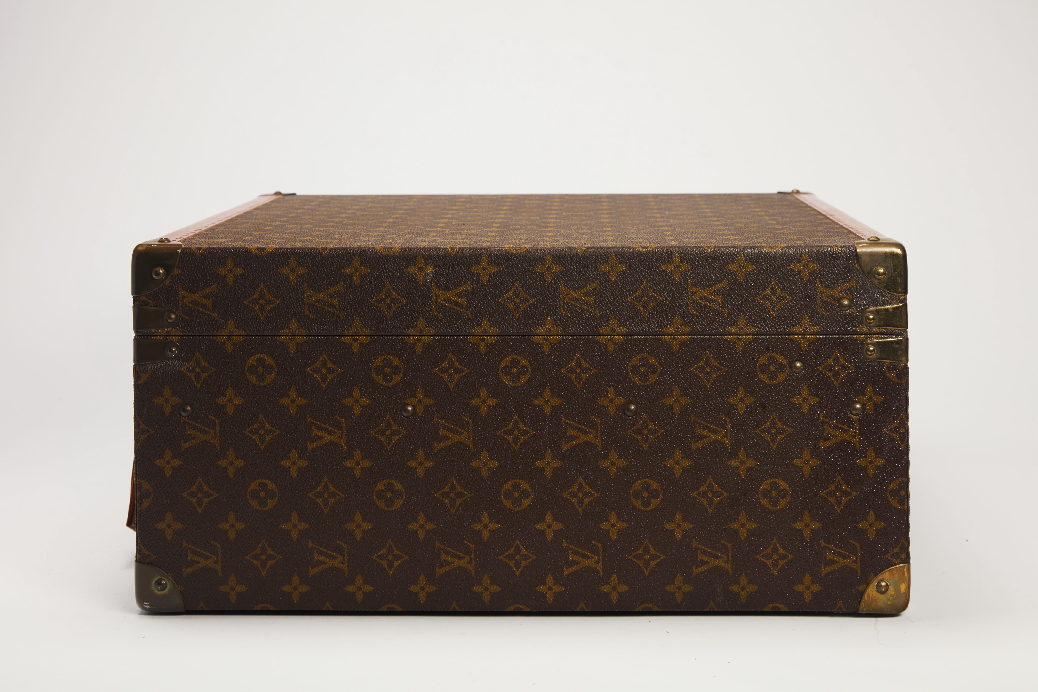 Louis Vuitton - Baule in tela monogram con profili e manico in cuoio