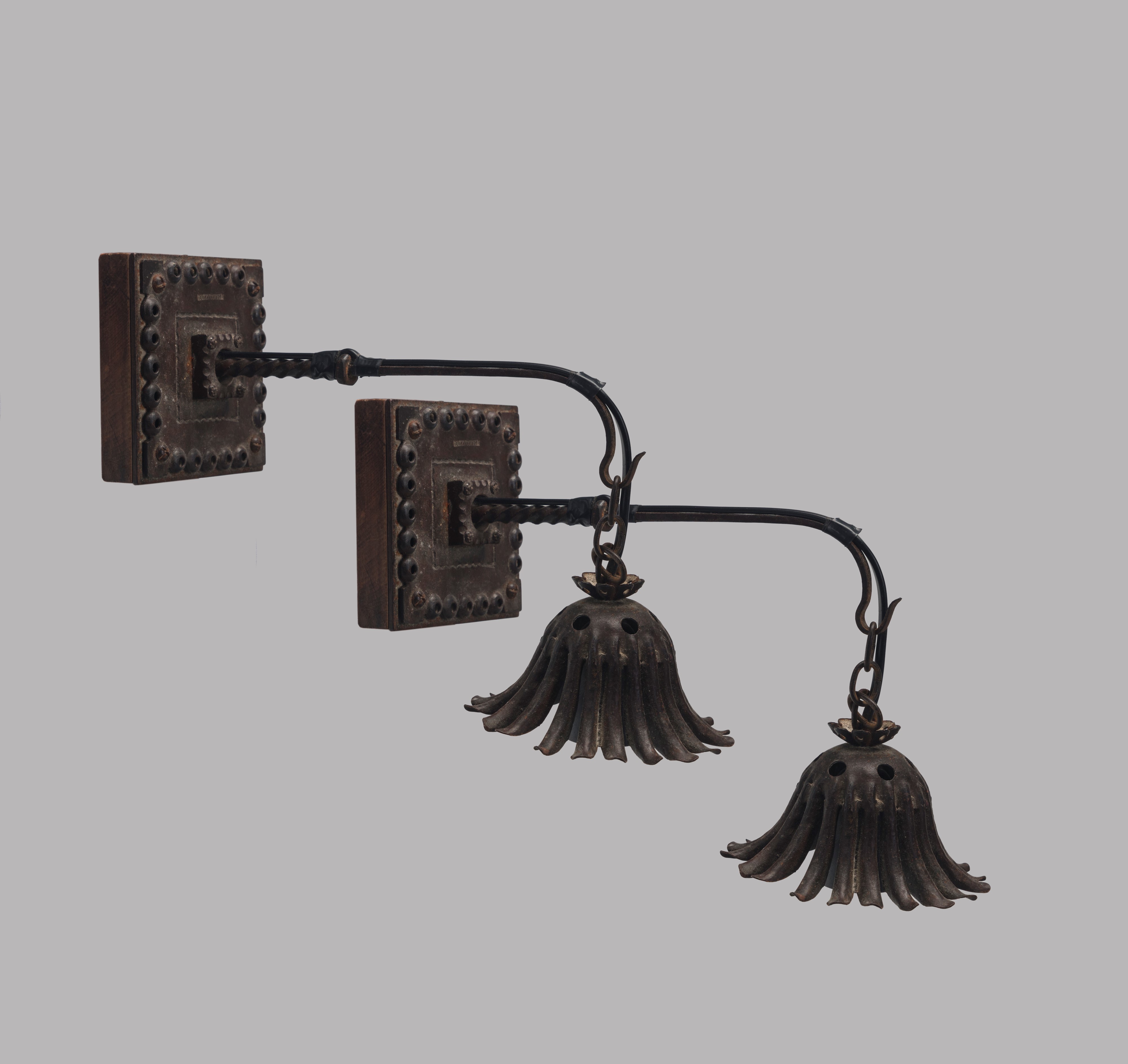 Coppia di lampade da muro