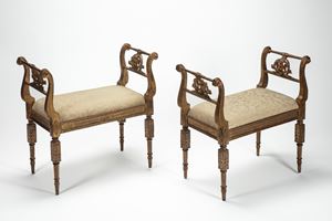 Coppia di panchetti in legno intagliato e dorato. Roma, secolo XVIII