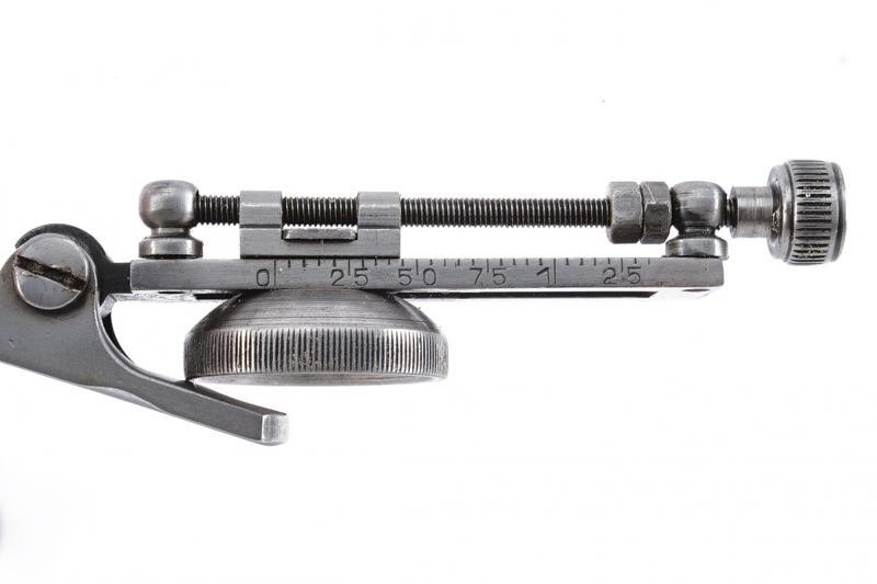 Carabina "bench rest" a luminello da tiro firmata C.L. Badger, con accessori