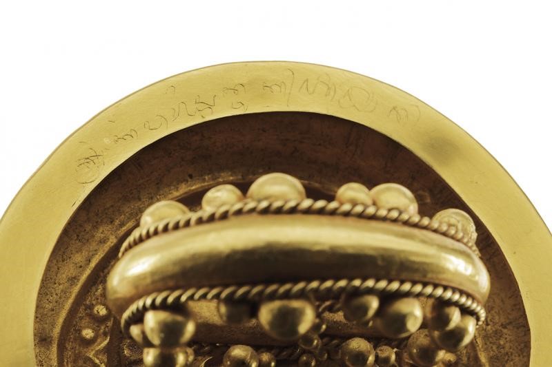 Straordinario kris con fornimenti in oro, argento e pietre dure