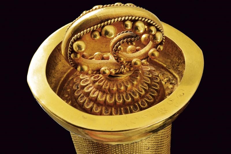 Straordinario kris con fornimenti in oro, argento e pietre dure