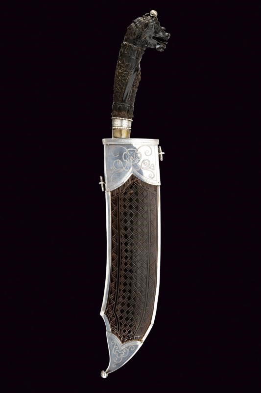 Bellissimo e raro coltello con fornimenti in argento in scatola