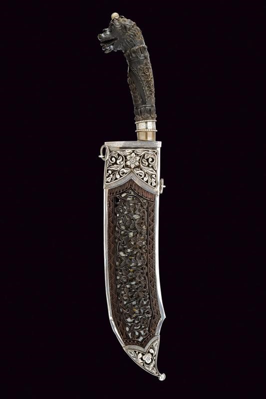 Bellissimo e Raro Coltello con Fornimenti in Argento in Scatola