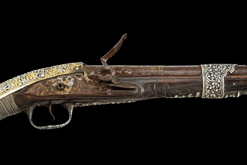 Bellissima Pistola a Pietra Focaia con Fornimenti in Argento