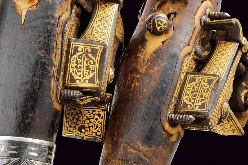 Notevole Paio di Pistole con Fornimenti in Argento e Agemine in Oro