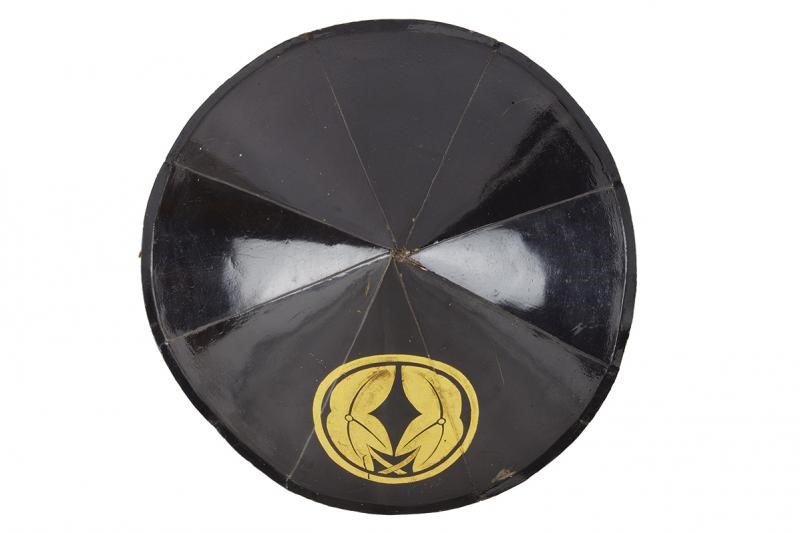 Jingasa in Ferro con Nakawa-ni-daki-ha-omodaka-mon